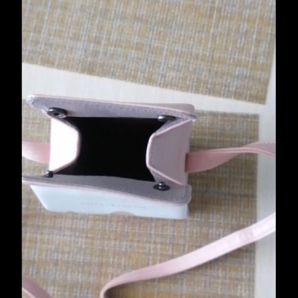 *SOLD* Strawberry Milk Carton Crossbody Bag - Picture 4 of 4